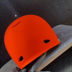 A varry cool orange helmet